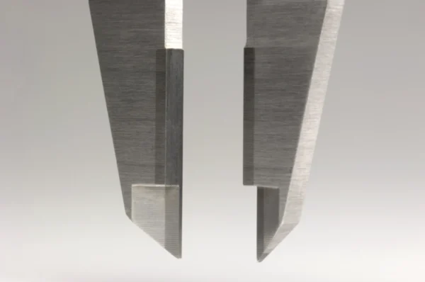 Mitutoyo 500-164-30 Digimatic Digital OD/ID  Caliper, Range 0 - 200mm / 0 - 8", Resolution 0.01mm / 0.0005", Carbide Tipped Jaws - Image 3