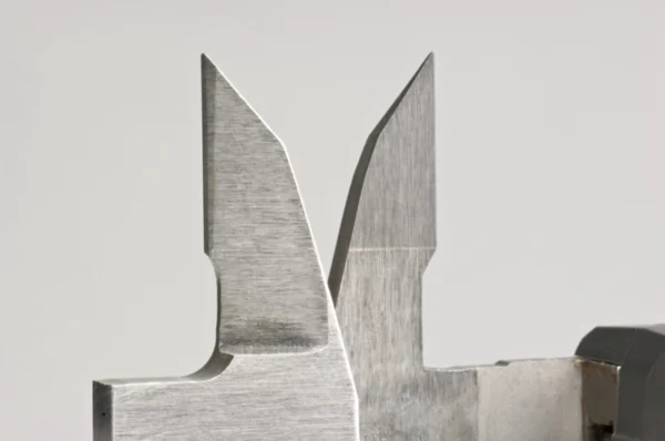 Mitutoyo 500-164-30 Digimatic Digital OD/ID  Caliper, Range 0 - 200mm / 0 - 8", Resolution 0.01mm / 0.0005", Carbide Tipped Jaws - Image 4